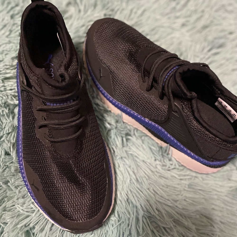 Never worn Puma sneakers